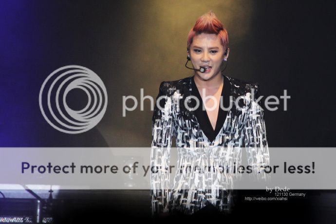 [30.11.12][Pics] Xia Junsu - The 1st World Tour Concert in Oberhausen ,Germany 5c5cb62egw1dzfxkzcungj