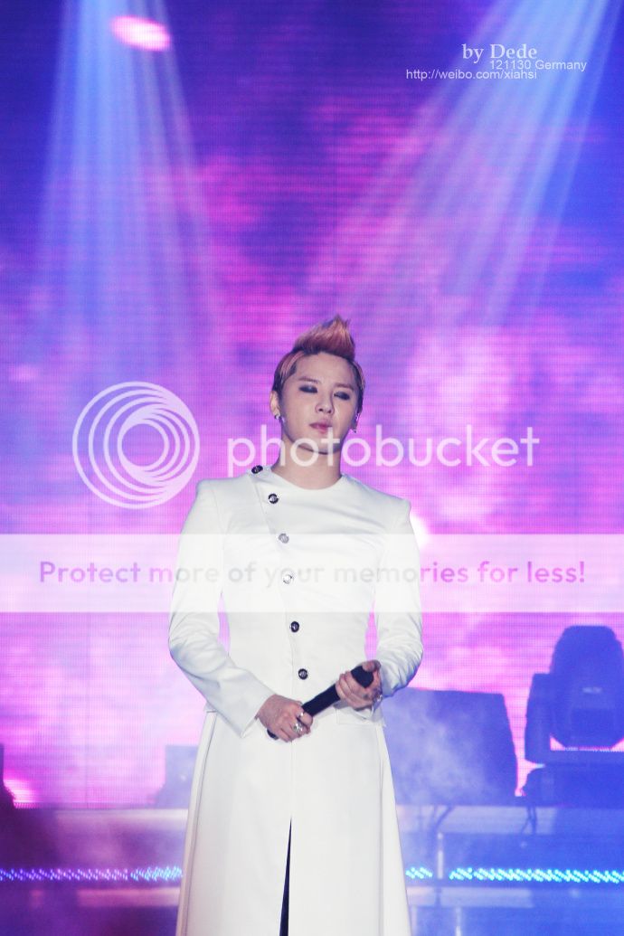 [30.11.12][Pics] Xia Junsu - The 1st World Tour Concert in Oberhausen ,Germany 5c5cb62egw1dzg3equ7eij