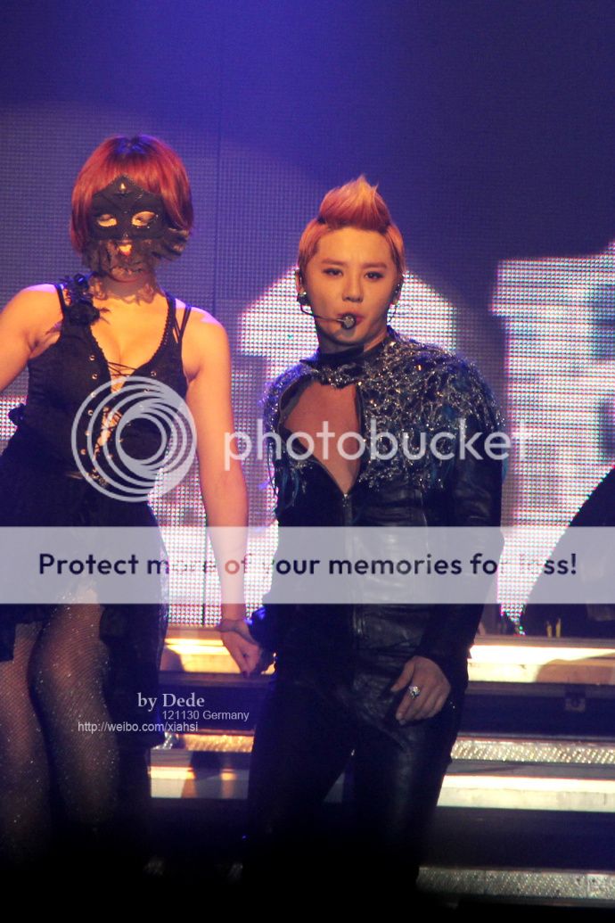 [30.11.12][Pics] Xia Junsu - The 1st World Tour Concert in Oberhausen ,Germany 5c5cb62egw1dzg3fa67ydj