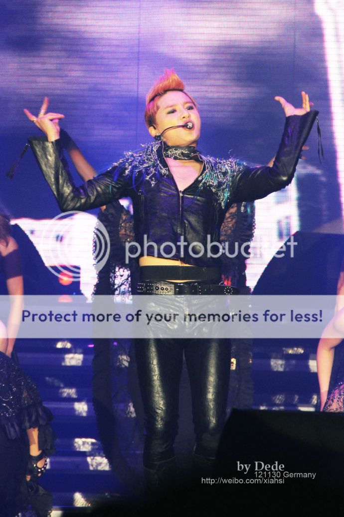 [30.11.12][Pics] Xia Junsu - The 1st World Tour Concert in Oberhausen ,Germany 5c5cb62egw1dzg3kei23vj