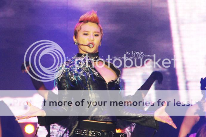 [30.11.12][Pics] Xia Junsu - The 1st World Tour Concert in Oberhausen ,Germany 5c5cb62egw1dzg3l39h7ej