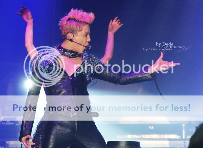 [30.11.12][Pics] Xia Junsu - The 1st World Tour Concert in Oberhausen ,Germany 5c5cb62egw1dzg3lnowvpj