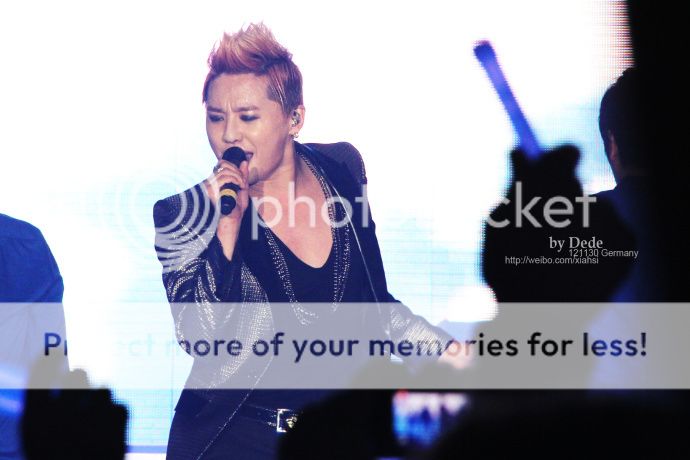 [30.11.12][Pics] Xia Junsu - The 1st World Tour Concert in Oberhausen ,Germany 5c5cb62egw1dzg3x3f0hrj