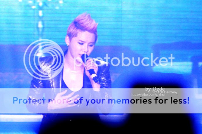 [30.11.12][Pics] Xia Junsu - The 1st World Tour Concert in Oberhausen ,Germany 5c5cb62egw1dzg49rdna0j