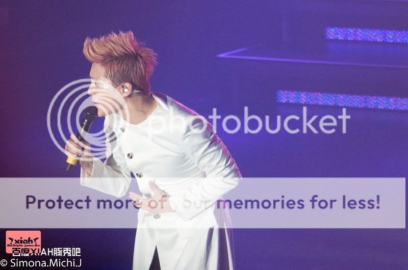 [30.11.12][Pics] Xia Junsu - The 1st World Tour Concert in Oberhausen ,Germany 6046c7f9d72a6059eb94e0f32834349b023bba18