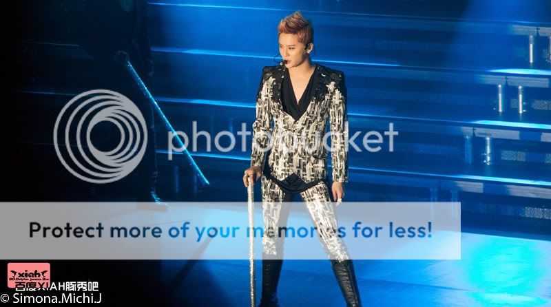 [30.11.12][Pics] Xia Junsu - The 1st World Tour Concert in Oberhausen ,Germany 68cbacb7d0a20cf4d455f53676094b36aeaf99df