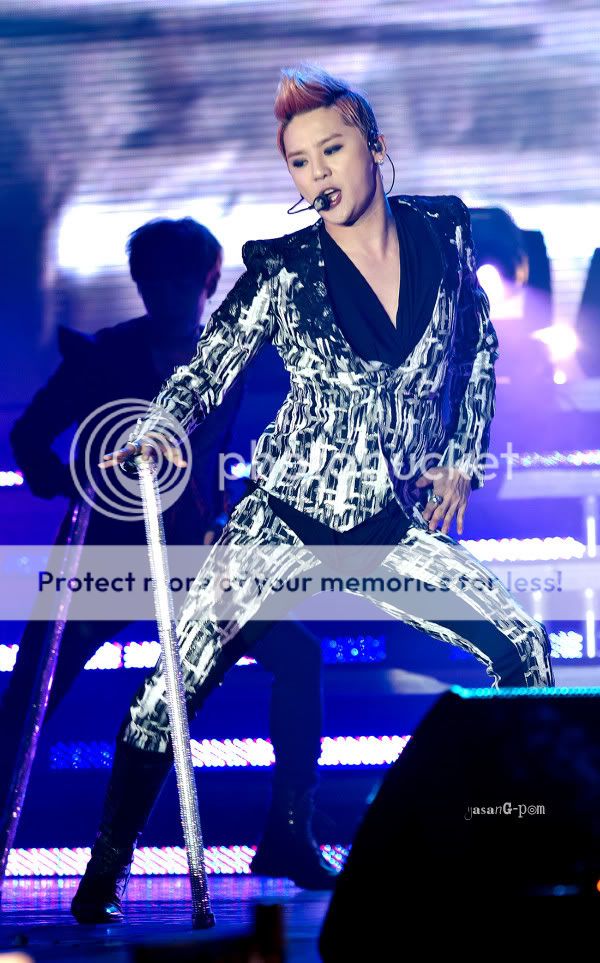 [30.11.12][Pics] Xia Junsu - The 1st World Tour Concert in Oberhausen ,Germany 696131541