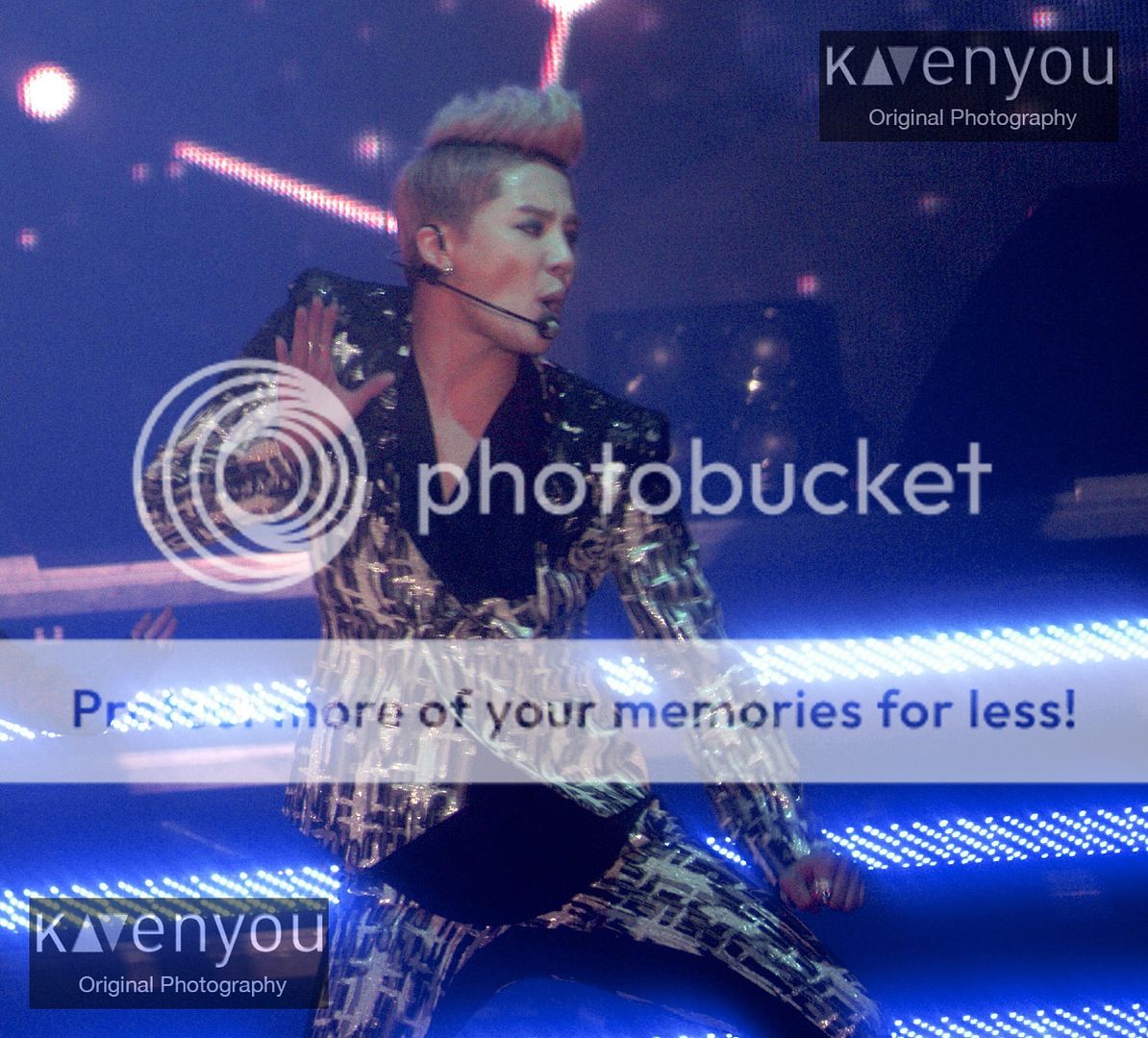 [30.11.12][Pics] Xia Junsu - The 1st World Tour Concert in Oberhausen ,Germany 704104_501739086523115_1819980153_o