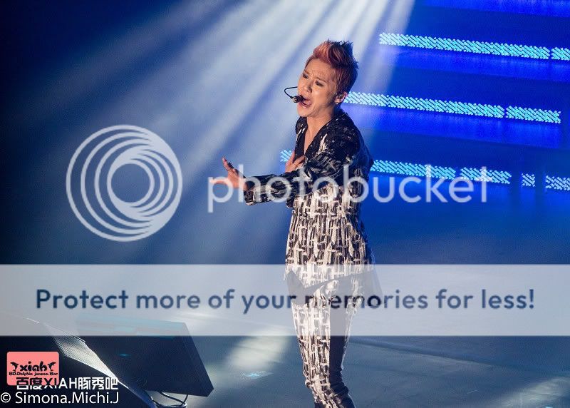 [30.11.12][Pics] Xia Junsu - The 1st World Tour Concert in Oberhausen ,Germany 7bd9e803738da97742cc8dc2b051f8198418e3c5