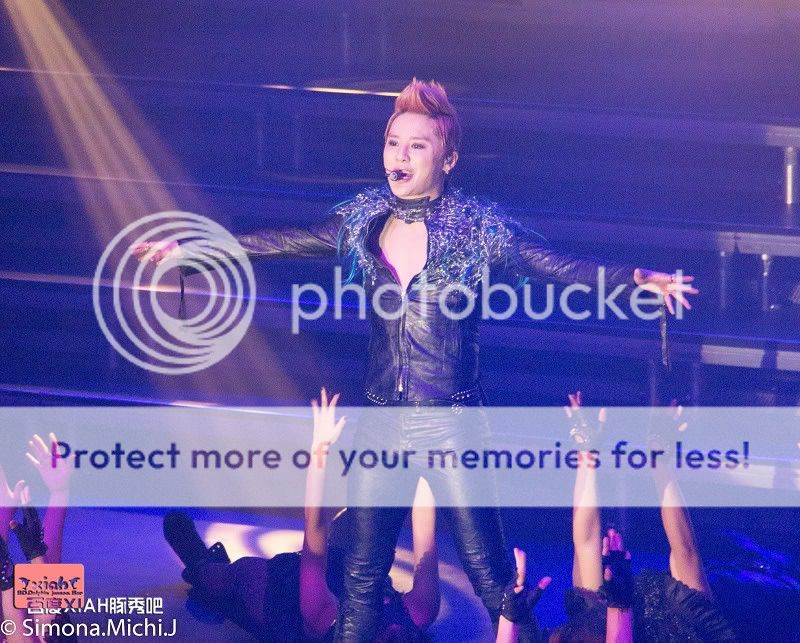 [30.11.12][Pics] Xia Junsu - The 1st World Tour Concert in Oberhausen ,Germany 8118e6198618367a5bf874342e738bd4b21ce5ab