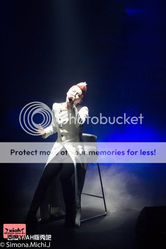 [30.11.12][Pics] Xia Junsu - The 1st World Tour Concert in Oberhausen ,Germany 8f407563f6246b60ca09b39debf81a4c500fa299