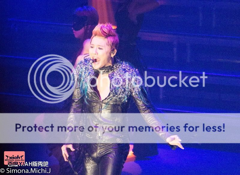 [30.11.12][Pics] Xia Junsu - The 1st World Tour Concert in Oberhausen ,Germany 958b631ed21b0ef4538793b7ddc451da80cb3eb0