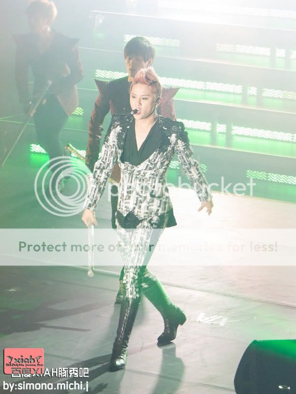 [30.11.12][Pics] Xia Junsu - The 1st World Tour Concert in Oberhausen ,Germany F2b4e2039245d688970fba4da4c27d1ed31b2496