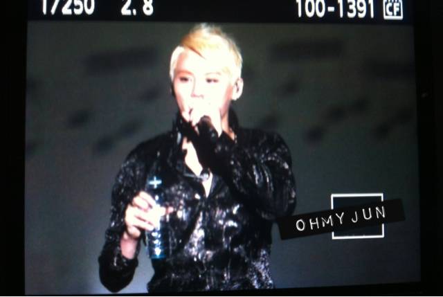 [30.12.12][Pics] Junsu - XIA 2012 Ballad & Musical Concert with Ochestra (Day 2) Omj8-1_zpsf388515b