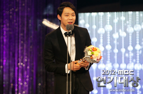 [30.12.12][Pics] Yoochun - MBC Drama Awards  2012drama_photo121231012022entertain0_zpscfcfc7ca