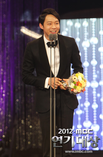 [30.12.12][Pics] Yoochun - MBC Drama Awards  2012drama_photo121231012022entertain1_zpsd82fd03b
