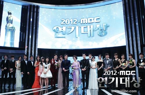 [30.12.12][Pics] JaeChun - MBC Drama Awards  A_YSzMzCUAAHI9J_zpse05ef447