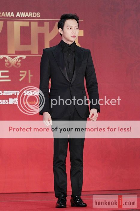 [31.12.12][Pics] Yoochun - SBS Drama Awards 0101769022728_1_zpsbfa7db32