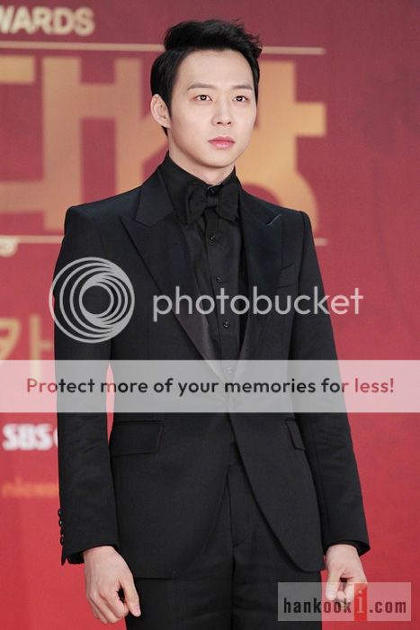 [31.12.12][Pics] Yoochun - SBS Drama Awards 0101769022728_2_zps816f96dd