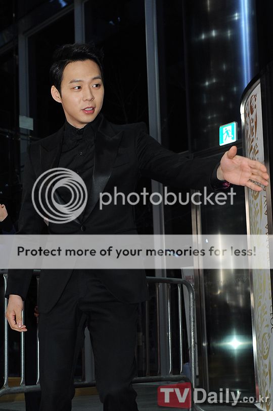 [31.12.12][Pics] Yoochun - SBS Drama Awards 1356953389_443245_zps12c8d61c