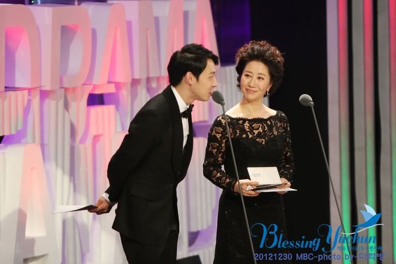 [30.12.12][Pics] Yoochun - MBC Drama Awards  18442346740367998486820