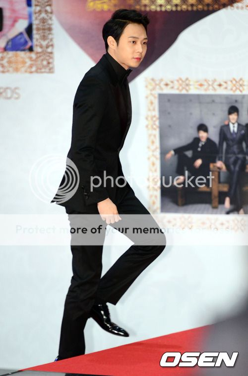 [31.12.12][Pics] Yoochun - SBS Drama Awards 201212312020776466_50e1770474567_zps4ee34435