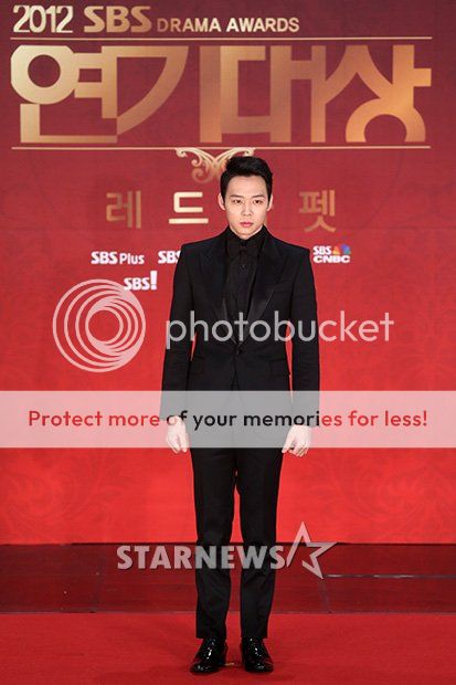 [31.12.12][Pics] Yoochun - SBS Drama Awards 2012123120273226467_1_zpsb6754030