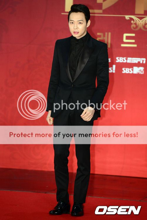 [31.12.12][Pics] Yoochun - SBS Drama Awards 201212312029779320_50e1776f5ccf2_zpsae47b3ae