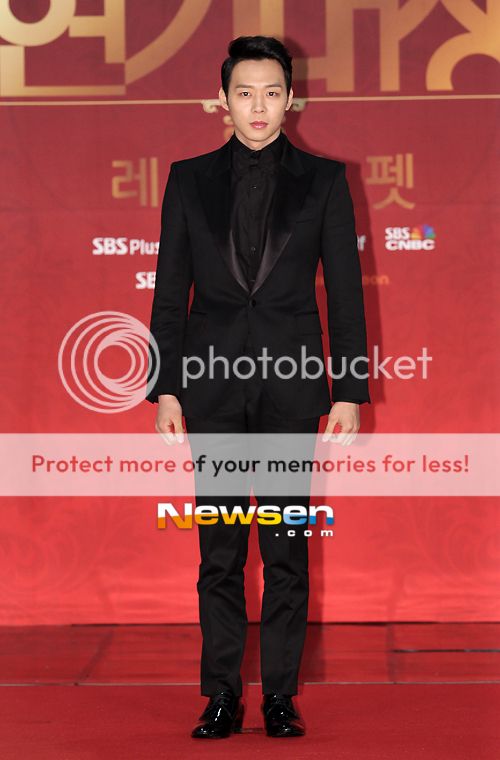 [31.12.12][Pics] Yoochun - SBS Drama Awards 201212312048251810_1_zpsedd63bca