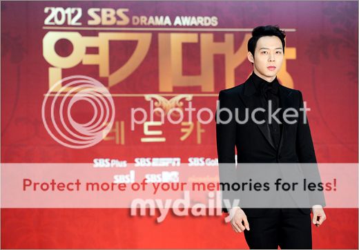 [31.12.12][Pics] Yoochun - SBS Drama Awards 201212312050161118_1_zps7e7393f5