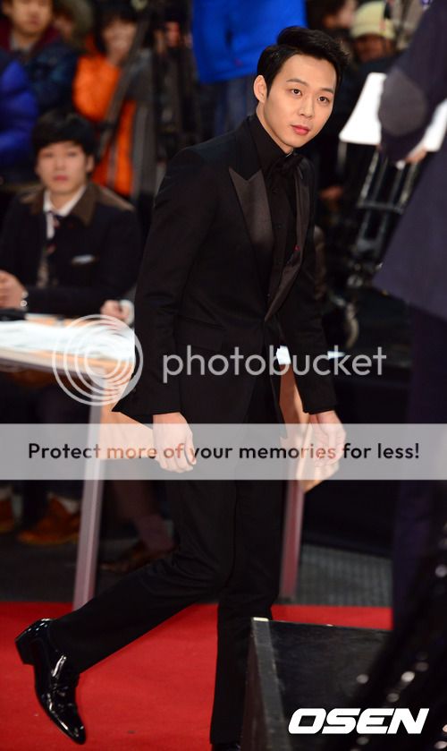 [31.12.12][Pics] Yoochun - SBS Drama Awards 201212312146774729_50e1897fddbb4_zps11a9721b