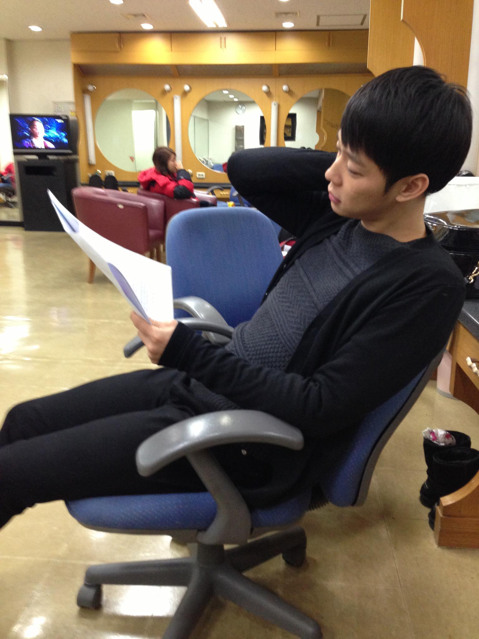 [11.12.12][Pic] Yoochun - MBC Waiting Room 286575_355757694519601_369712455_o