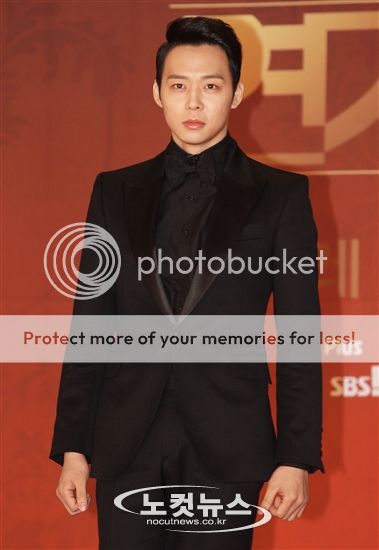 [31.12.12][Pics] Yoochun - SBS Drama Awards 31202953787000_61000090_zpse38cf415