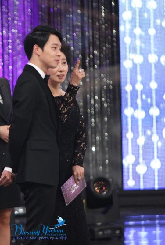 [30.12.12][Pics] Yoochun - MBC Drama Awards  38396346740393331817666