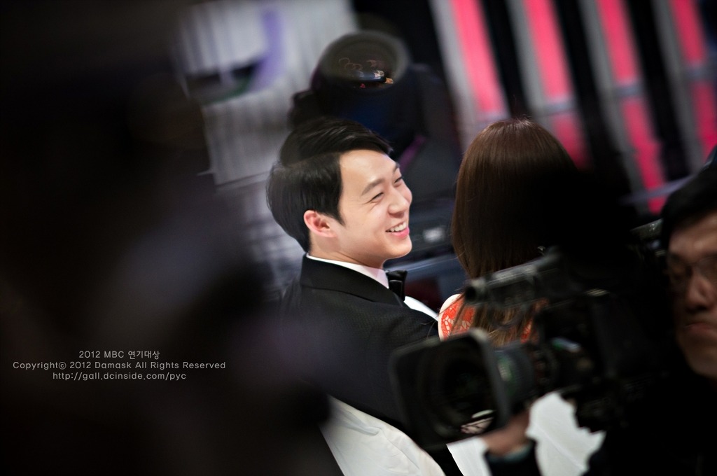 [30.12.12][Pics] Yoochun - MBC Drama Awards  3a0e392ac65c1038399de21cb2119313b27e89ef