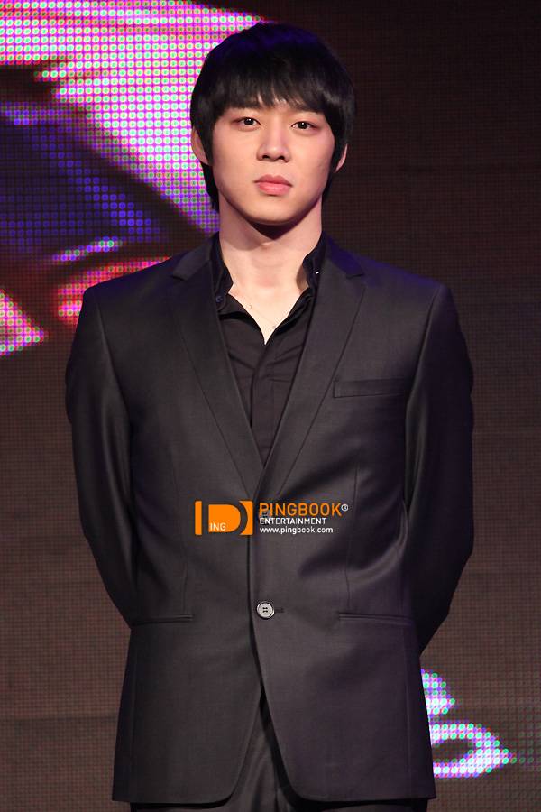 [2011.04.01] YooChun - World Tour Concert Press Con (2011-2012) in Bangkok, Thailand 438afb5c