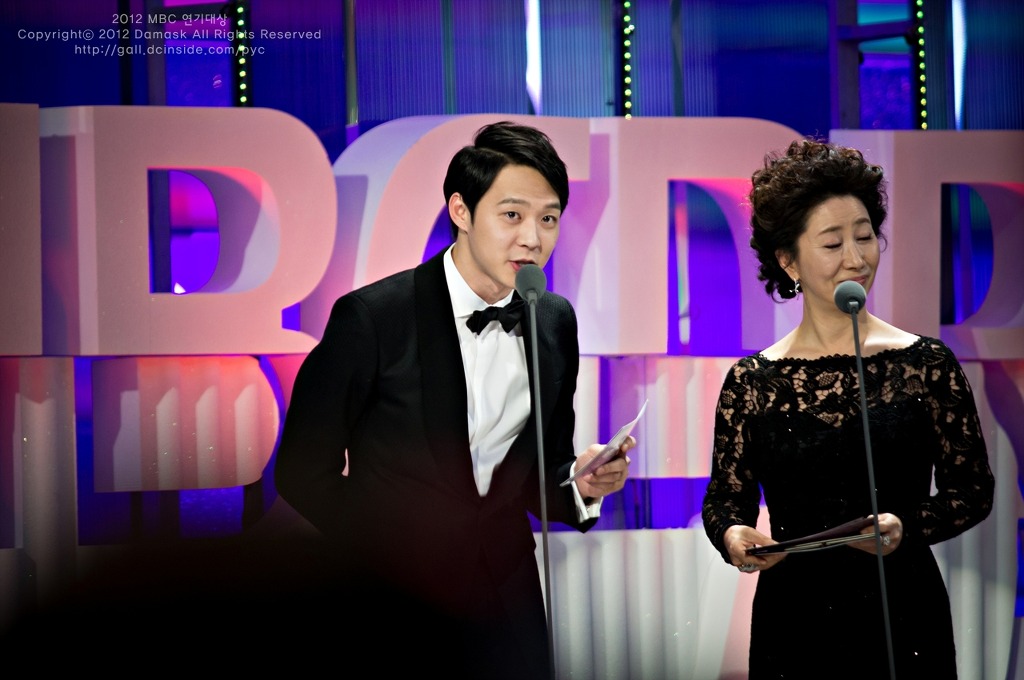 [30.12.12][Pics] Yoochun - MBC Drama Awards  4a7bb0315c6034a8fb84945fcb1349540823766c