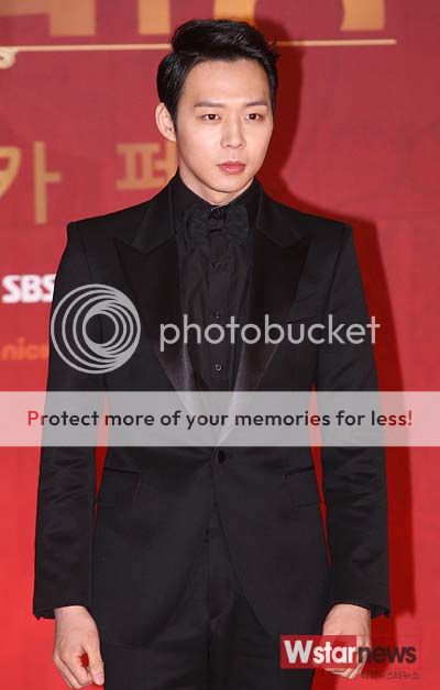 [31.12.12][Pics] Yoochun - SBS Drama Awards 4b124cd988bfa5b2f915059d16c0abae_zps4af8ae04