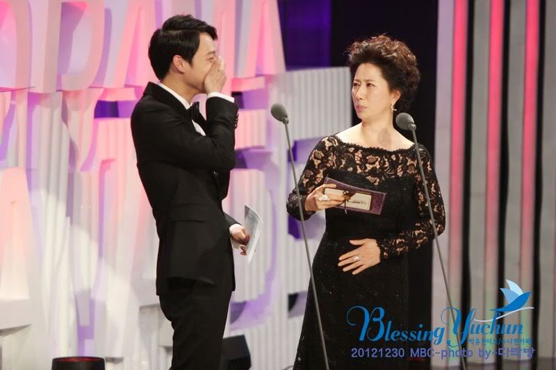 [30.12.12][Pics] Yoochun - MBC Drama Awards  55107846740387665151512