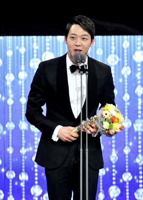 [30.12.12][Pics] Yoochun - MBC Drama Awards  6f51c936gw1e0c94xa4efj_zps69b7528e