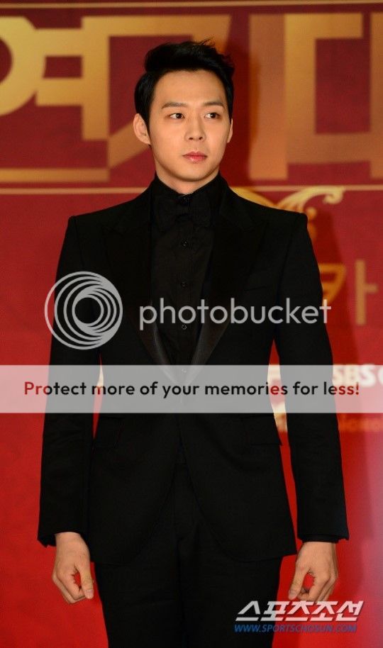 [31.12.12][Pics] Yoochun - SBS Drama Awards 710601045_zpsd31b99ef