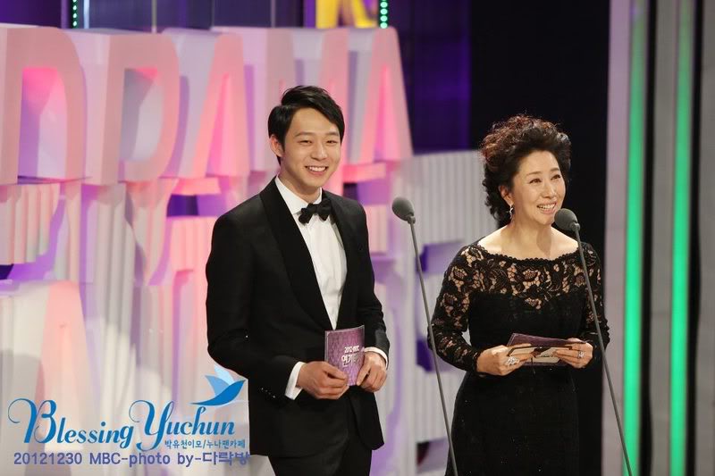 [30.12.12][Pics] Yoochun - MBC Drama Awards  73493346740366331820310