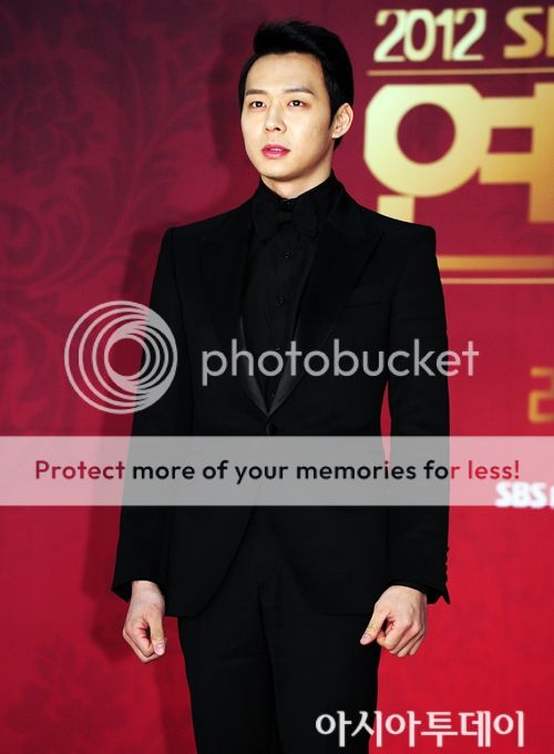 [31.12.12][Pics] Yoochun - SBS Drama Awards 747768_0_500680_70832_zps33de1dd0