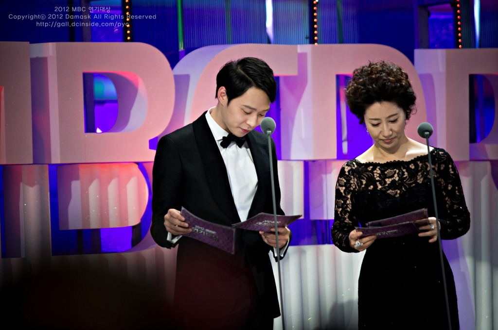 [30.12.12][Pics] Yoochun - MBC Drama Awards  926a9b0a304e251f2afccb26a786c9177e3e5347