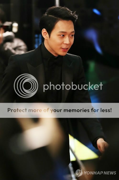 [31.12.12][Pics] Yoochun - SBS Drama Awards PYH2012123108470001300_P2_zpsabadce16