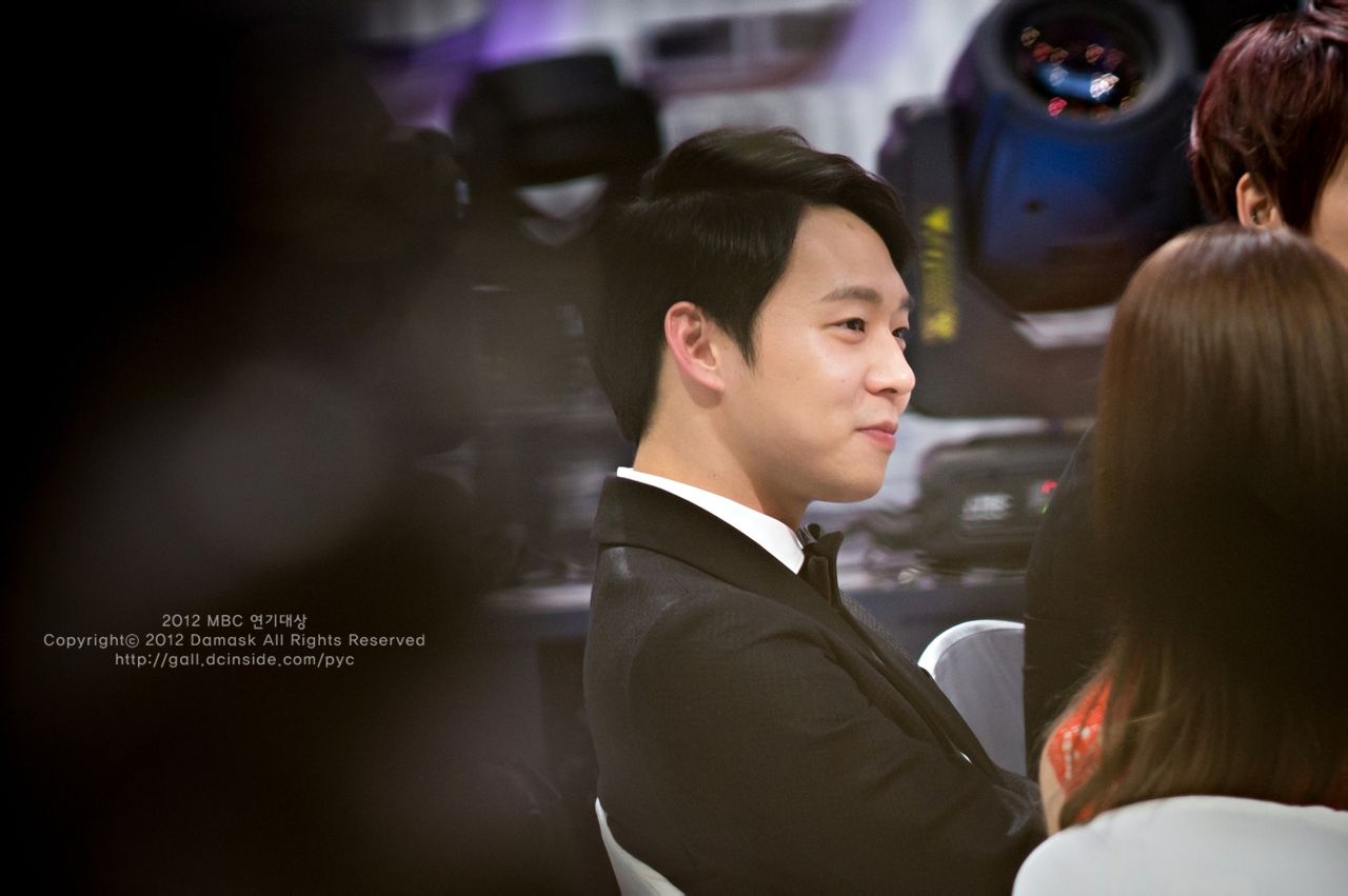 [30.12.12][Pics] Yoochun - MBC Drama Awards  B83dfa246b600c33d67cf1161a4c510fd8f9a141