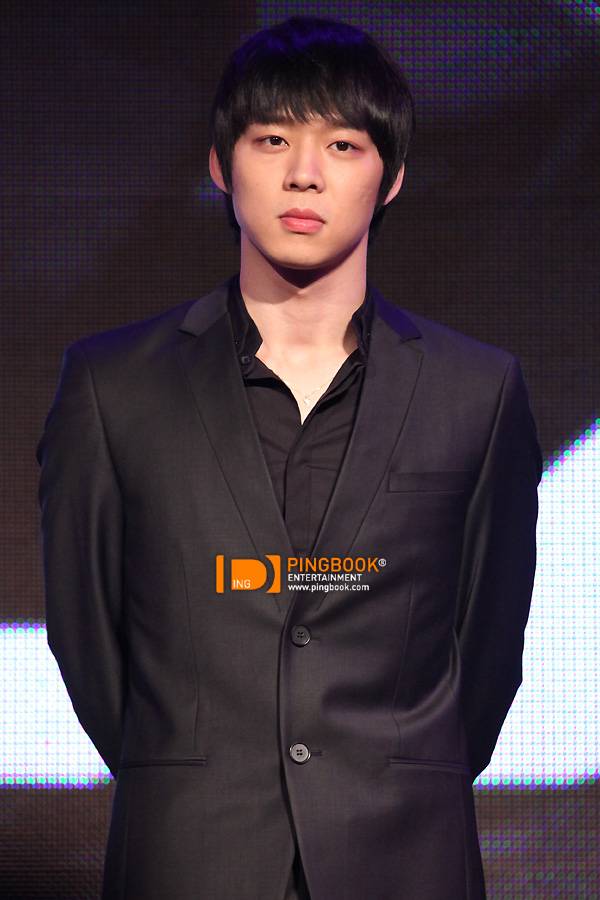 [2011.04.01] YooChun - World Tour Concert Press Con (2011-2012) in Bangkok, Thailand D620c982