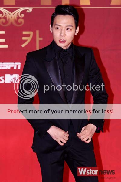 [31.12.12][Pics] Yoochun - SBS Drama Awards Dc213377c8c6c4be0b64f152efa5b808_zps089cd726