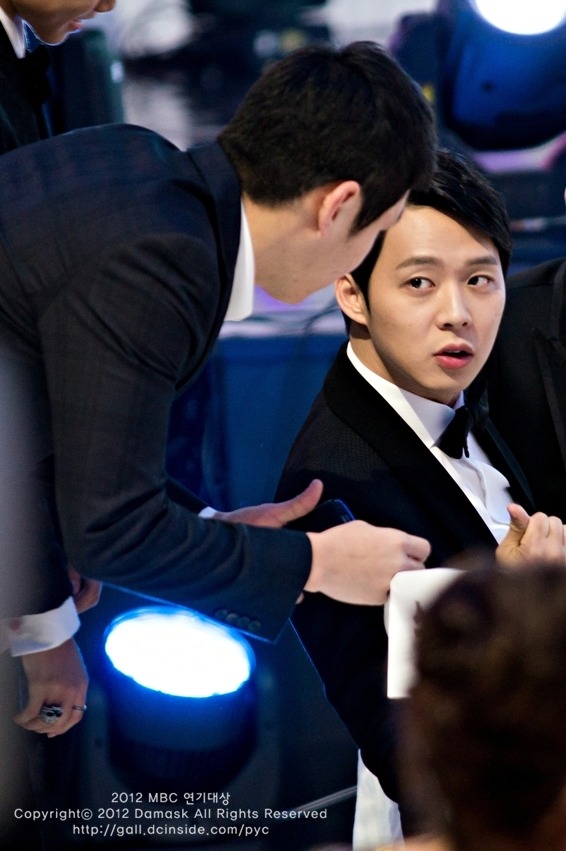 [30.12.12][Pics] Yoochun - MBC Drama Awards  Ea4cbf1bb051f81992c02f94dab44aed2c73e7e1