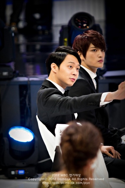 [30.12.12][Pics] Yoochun - MBC Drama Awards  Ee3359fbb2fb43162da356a420a4462308f7d30a